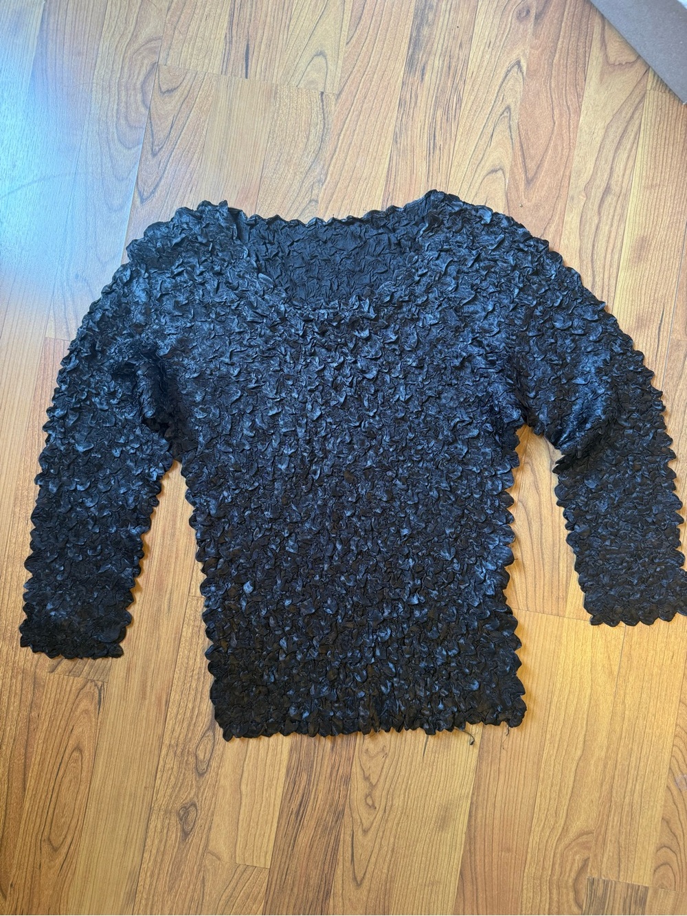 Magic Scarf OS Black 3/4 Sleeve Popcorn Top